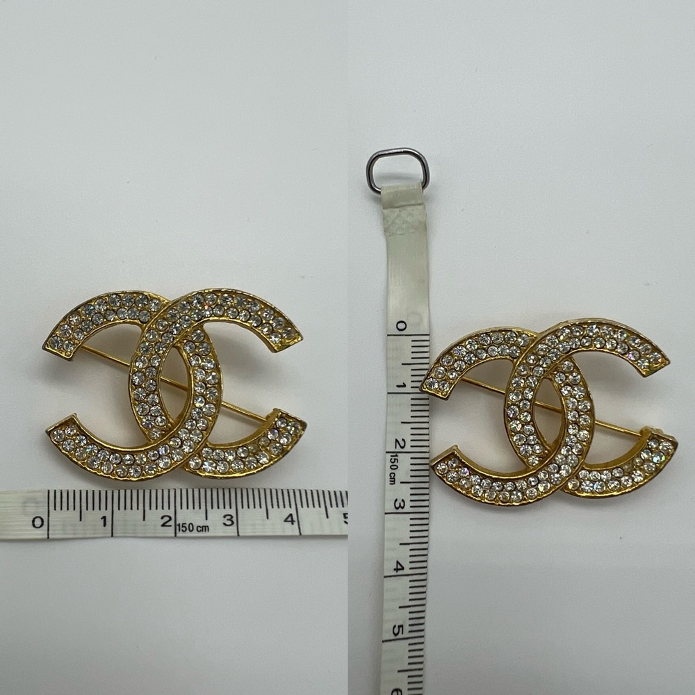 Authentic Chanel vintage gold CC Brooch - Picture 8 of 17
